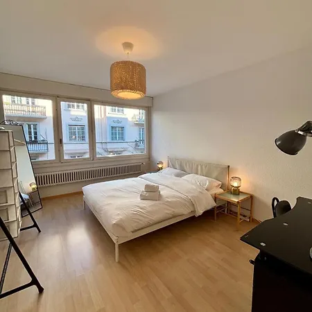 Friendly & Calm In Apartment *