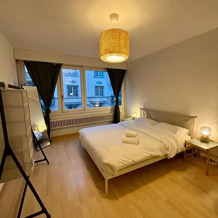 Friendly & Calm In Apartment *