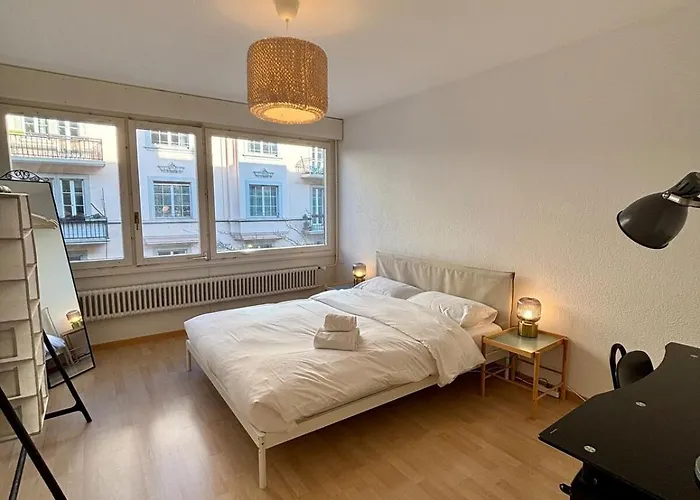 Friendly & Calm In Apartment *